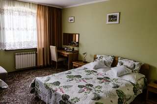 Отель Hotel Marko Пшемысль Двухместный номер с 1 кроватью или 2 отдельными кроватями-10